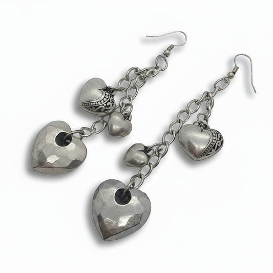 Orecchini Lunghi Tono Argento con Cuori - 10cm
