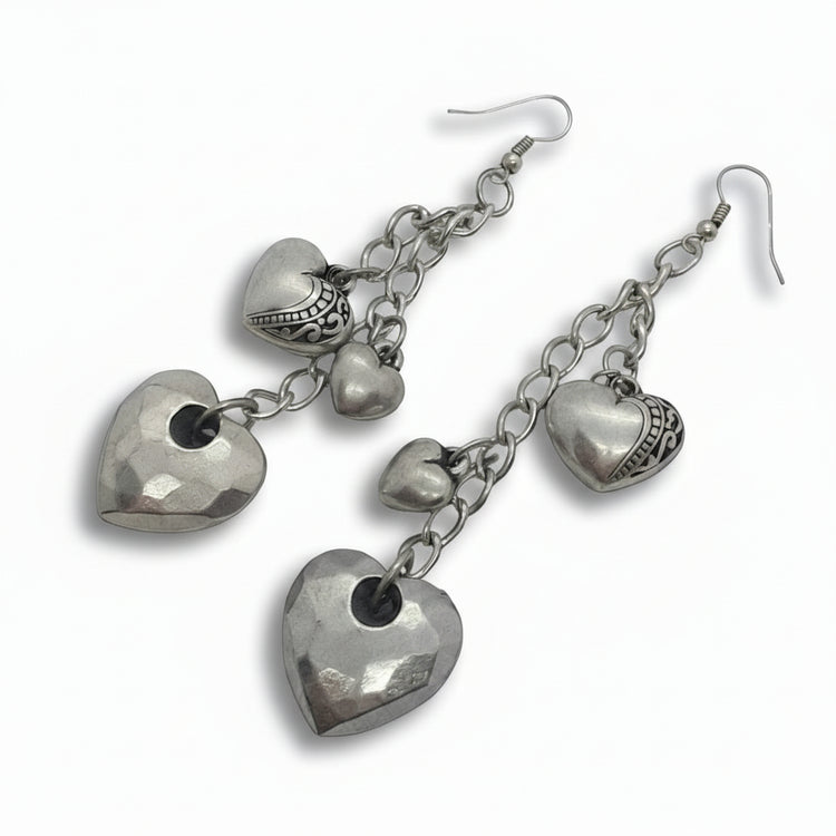 Orecchini Lunghi Tono Argento con Cuori - 10cm