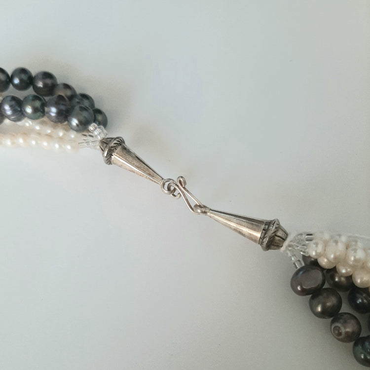 Twilight Pearl Twist – Collana Torchon con Perle d’Acqua Dolce Bianche e Scure | Chiusura Argento 925