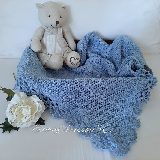 Copertina neonato a maglia nido d'ape con pizzo uncinetto artigianale azzurra