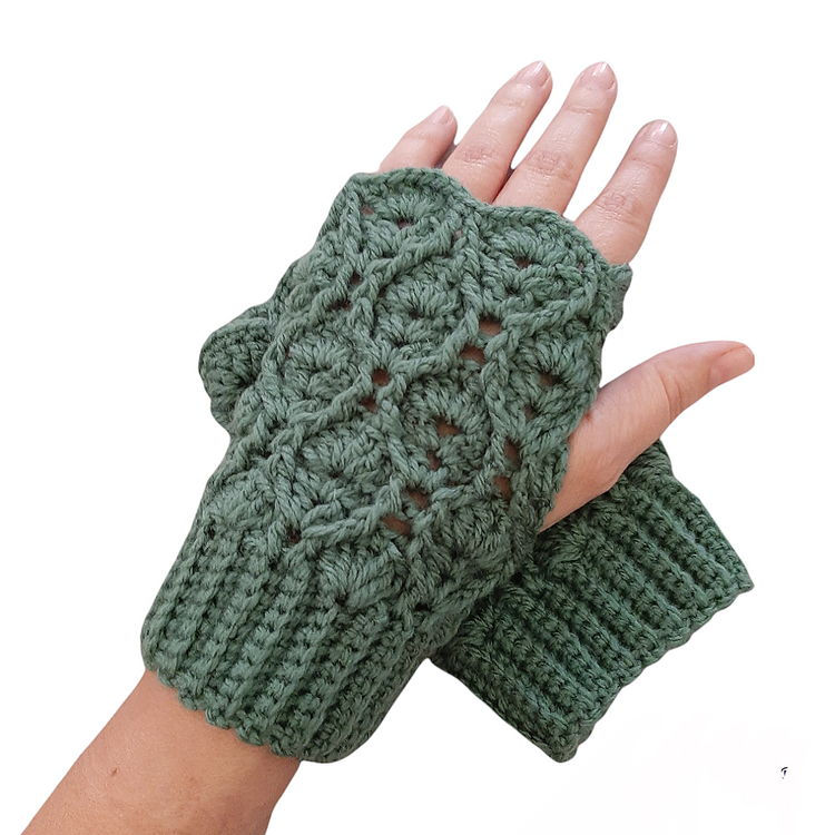 Handmade green INTRECCI fingerless gloves