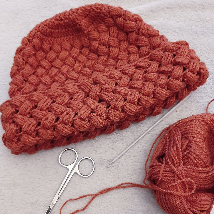 Berretto donna modello SISSI uncinetto - colore Mattone