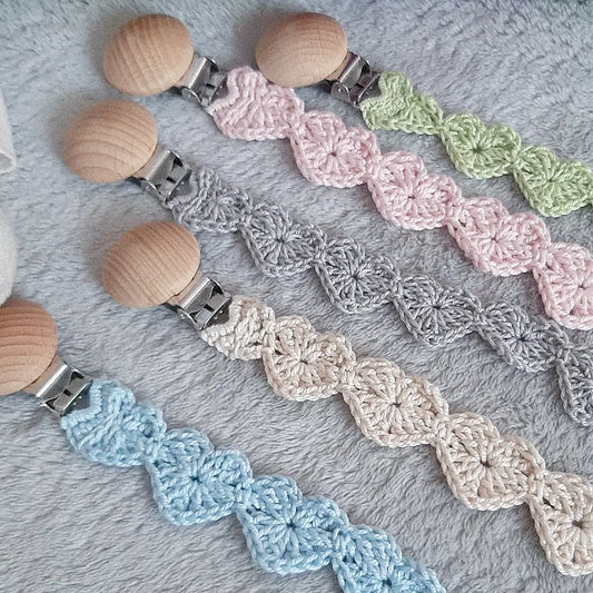 Portaciuccio uncinetto Cuori - unisex - vari colori