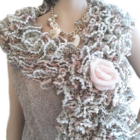 Sciarpa coprispalle Lace artigianale con rosa in mohair - toni pastello - Fairy Corner