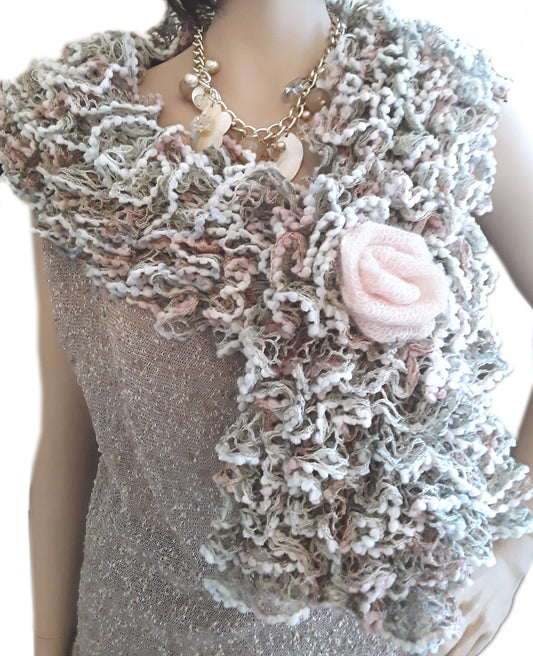 Sciarpa coprispalle Lace artigianale con rosa in mohair - toni pastello - Fairy Corner