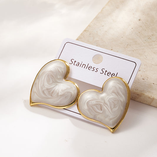Orecchini Cuore con Smalto Bianco Tono Oro - Acciaio