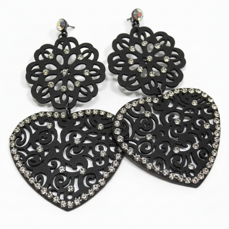 Orecchini Lunghi Tono Argento Simil Pelle con Strass e Cuore - 7cm