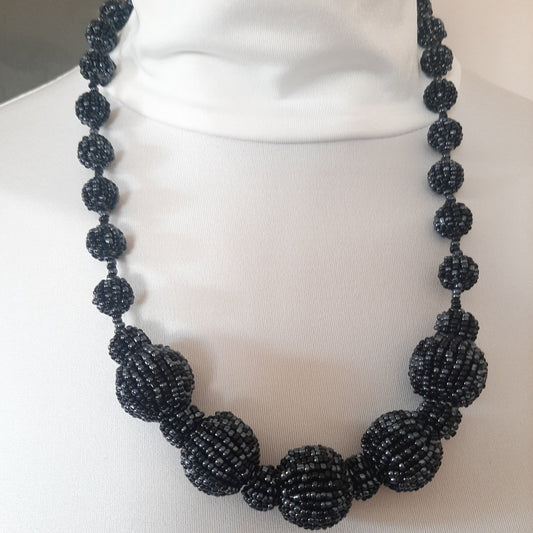 Collana lunga donna sfere di perline nero