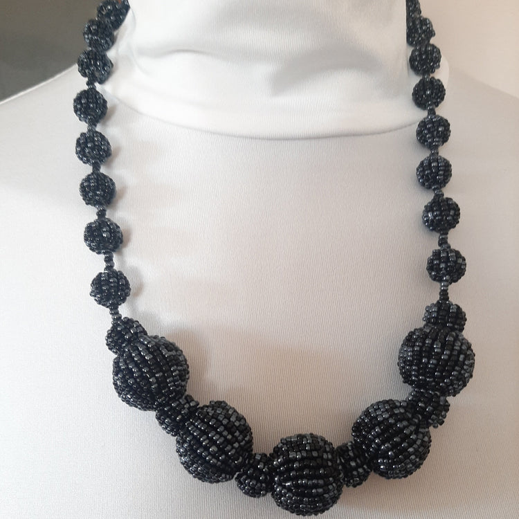 Collana lunga donna sfere di perline nero