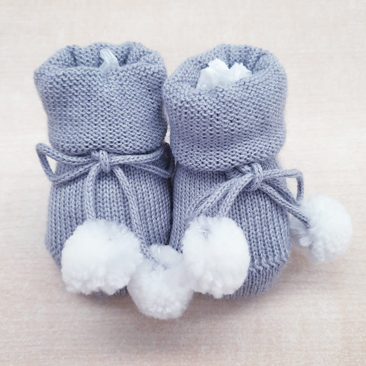 Newborn baby shoes in wool with pom poms