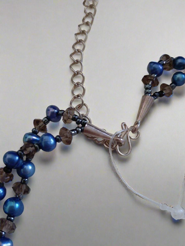 Collana in pietre naturali fiore madreperla e pasta di turchese
