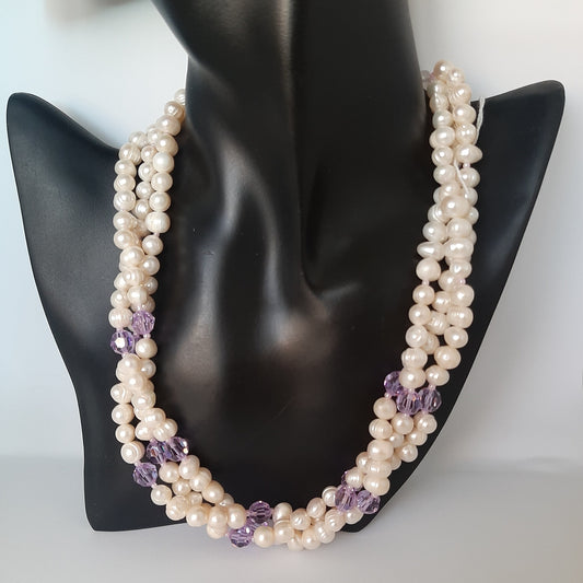 Collana torchon in perle coltivate di fiume bianche con cristalli lilla chiusura in argento 925
