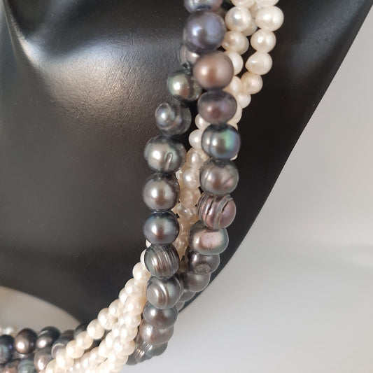 Torchon necklace in white and gray cultured river pearls with 925 silver closure