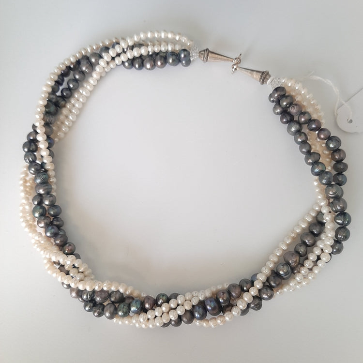 Collana torchon in perle coltivate di fiume bianche e grigio chiusura in argento 925