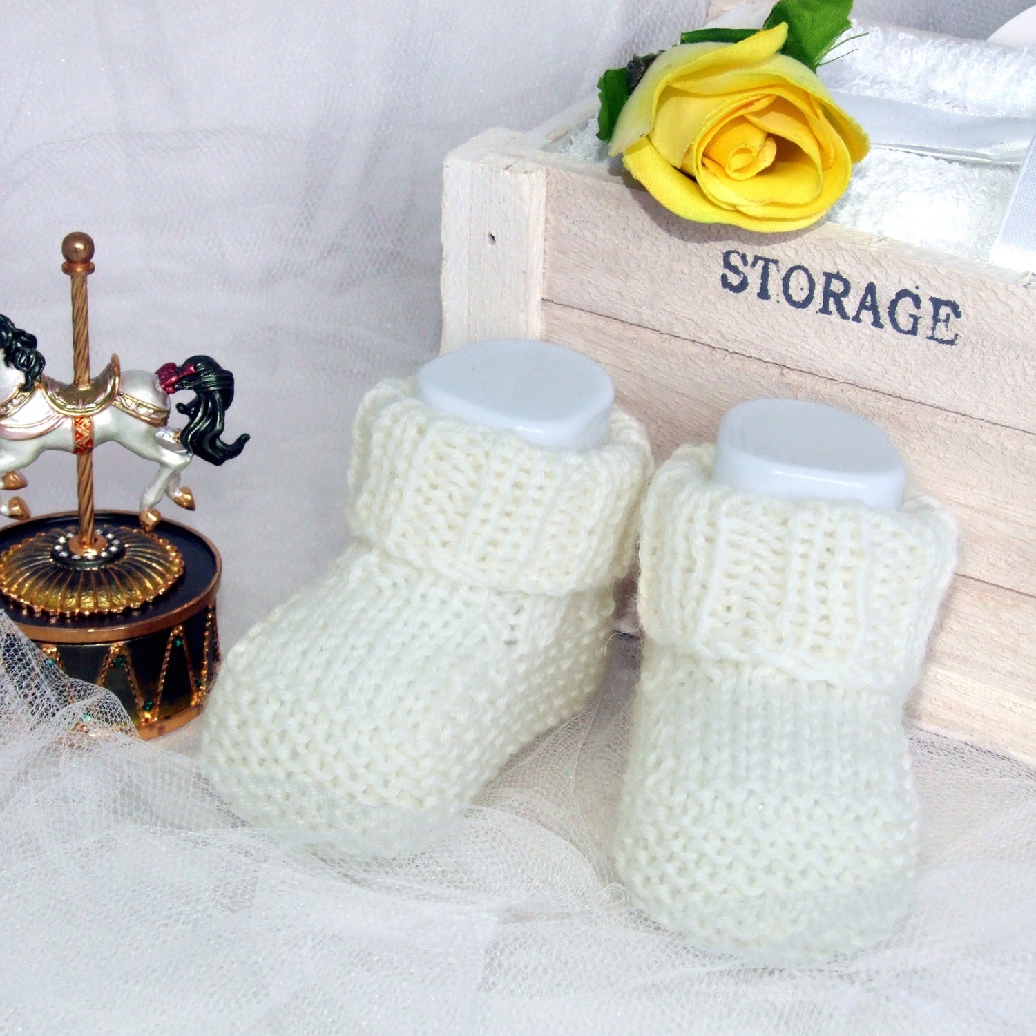 Scarpine lana neonata realizzate a mano a maglia - Bianco - Fairy Corner