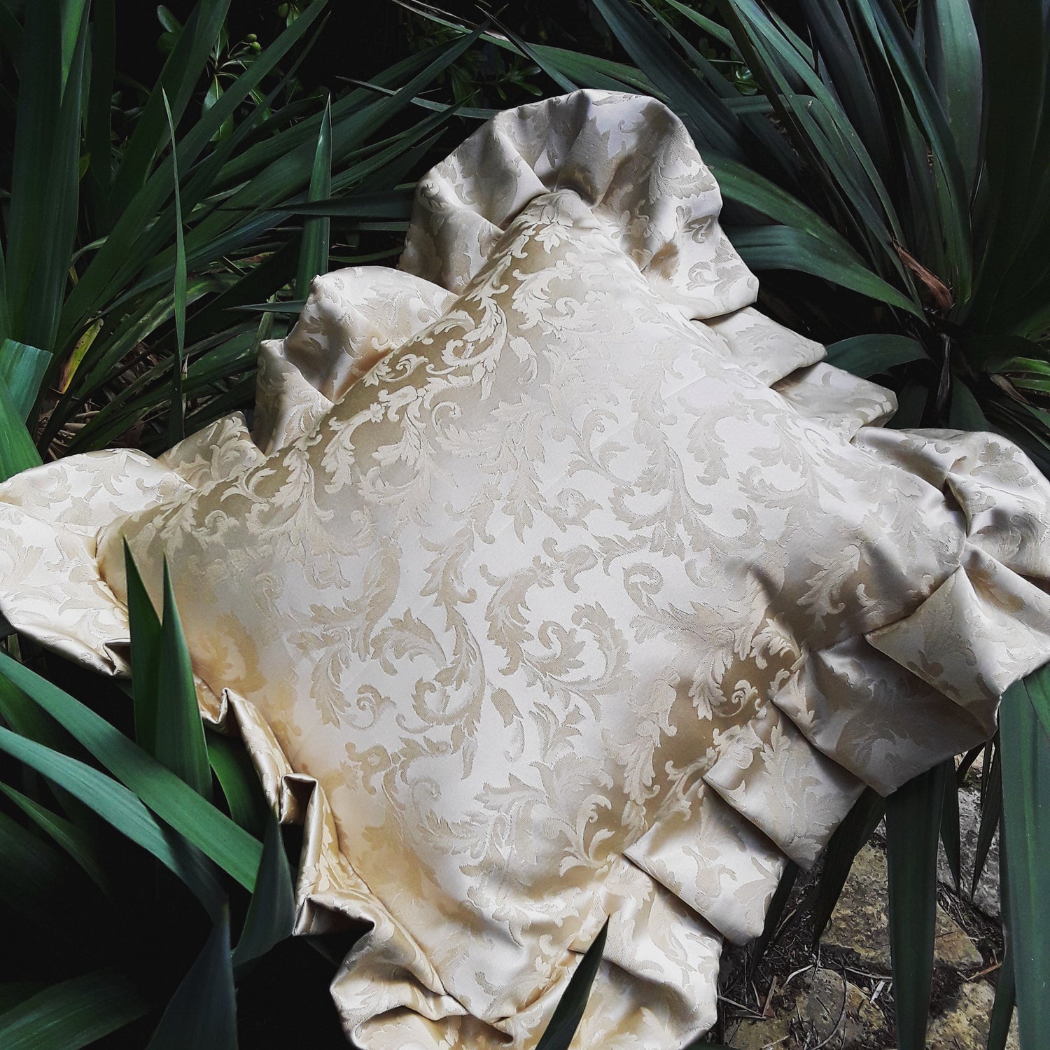 Fodera cuscino 40 x 40 cm in raso damascato oro - artigianale – Fairy Corner